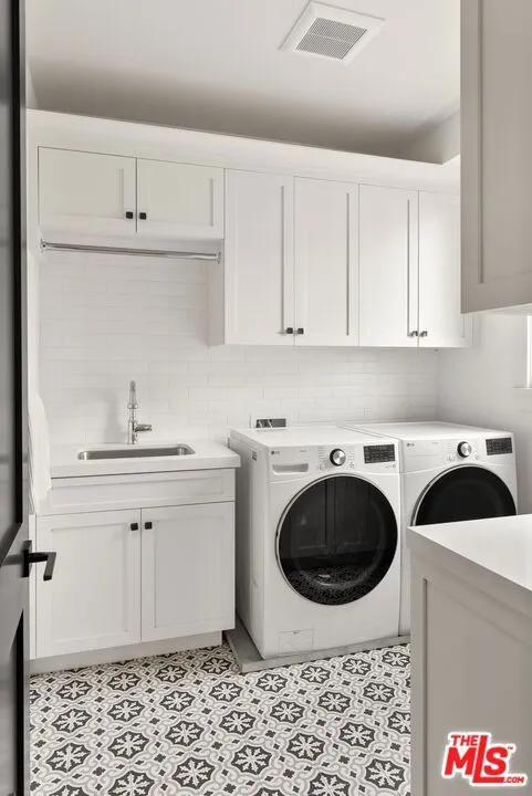 Manhattan Beach, California 90266, United States, 4 Bedrooms Bedrooms, ,4 BathroomsBathrooms,Residential,Pending,238875