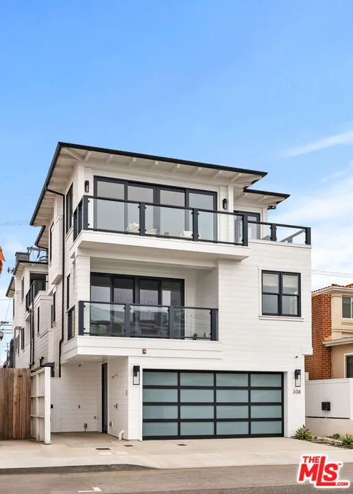 Manhattan Beach, California 90266, United States, 4 Bedrooms Bedrooms, ,4 BathroomsBathrooms,Residential,Pending,238875