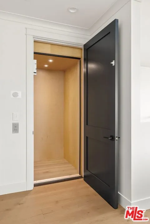 Manhattan Beach, California 90266, United States, 4 Bedrooms Bedrooms, ,4 BathroomsBathrooms,Residential,Pending,238875