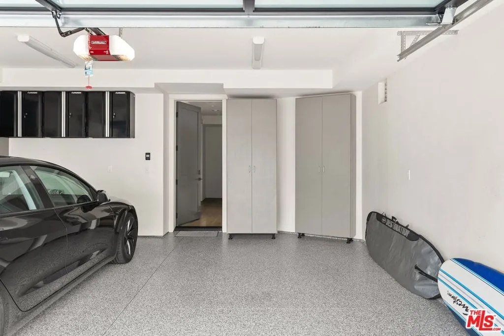 Manhattan Beach, California 90266, United States, 4 Bedrooms Bedrooms, ,4 BathroomsBathrooms,Residential,Pending,238875