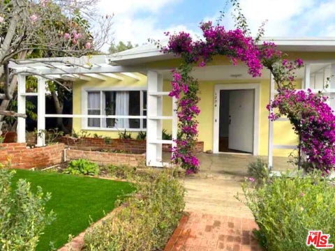 Photo of 1204 N Hilldale Avenue, Los Angeles, CA 90069 (MLS # 26847013)