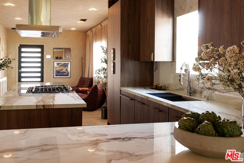 1216 N Virgil Avenue