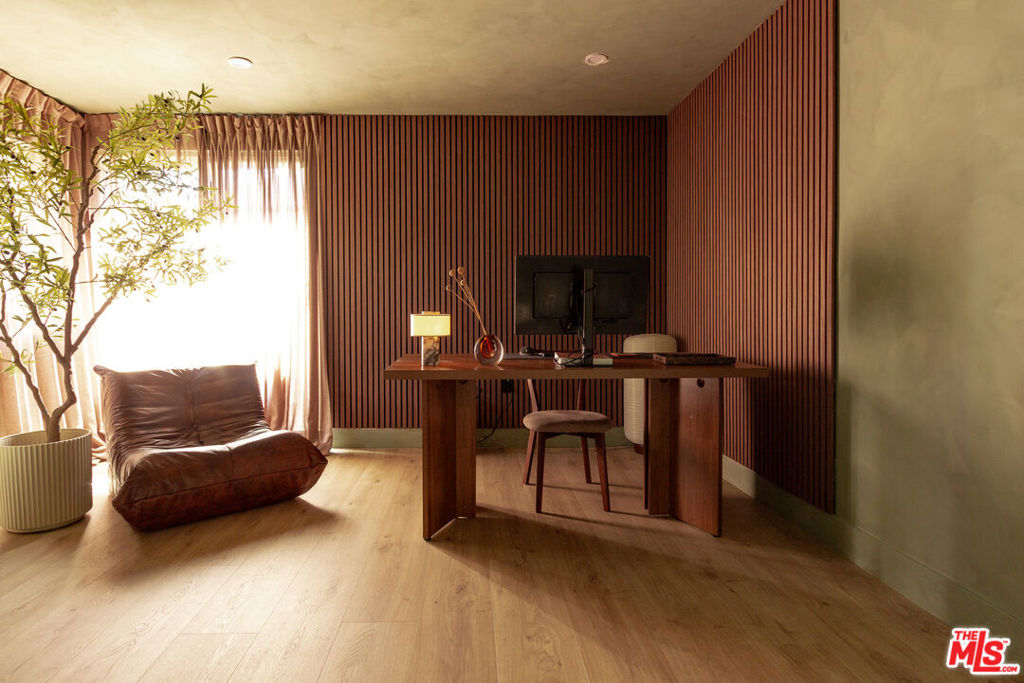 1216 N Virgil Avenue