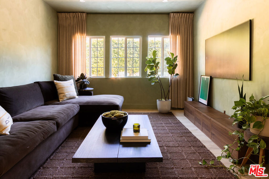 1216 N Virgil Avenue