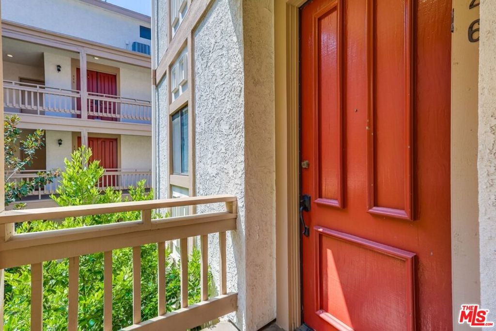 Properties 4 3480 Barham Boulevard 226