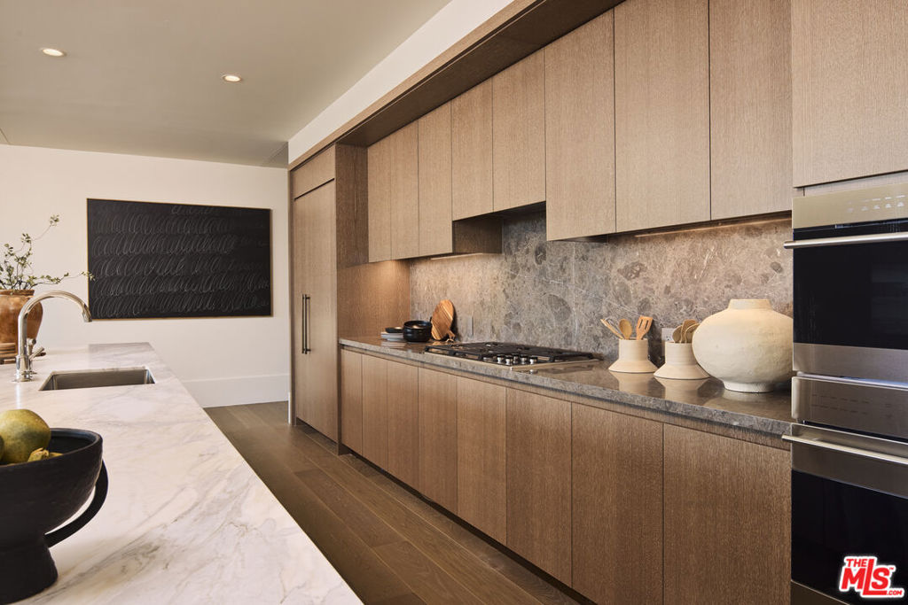 8420 W Sunset Boulevard 505