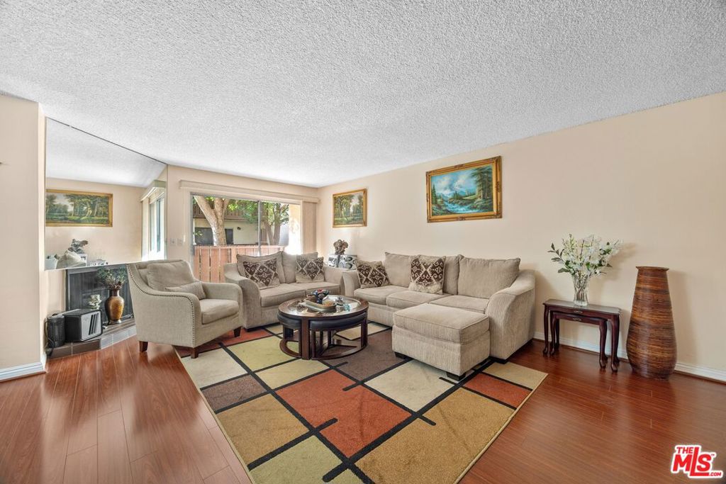 15060 Victory Boulevard 104