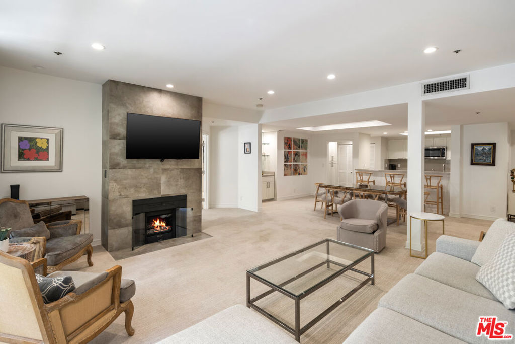 575 S Barrington Avenue 204