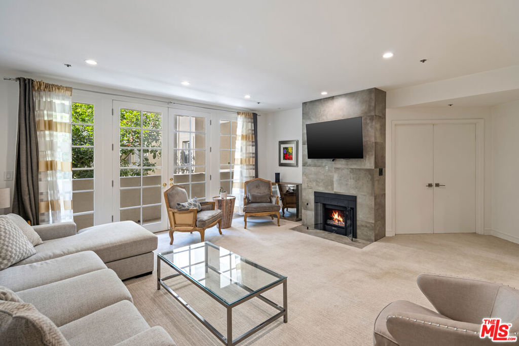 575 S Barrington Avenue 204