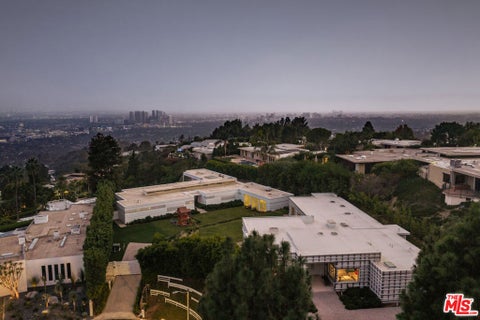 Photo of 555 Vick Place, Beverly Hills, CA 90210 (MLS # 26991329)