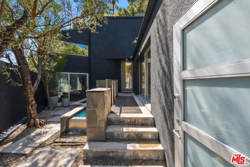 3239 Ledgewood Drive