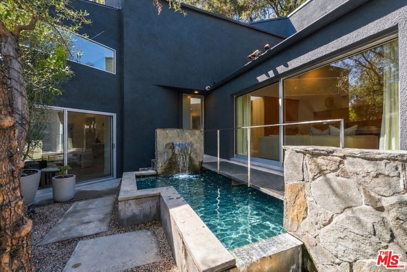 3239 Ledgewood Drive