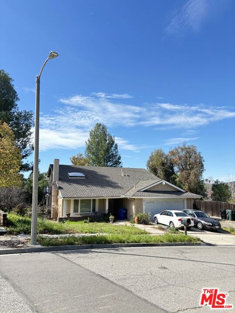 6618 Smoke Tree Avenue Oak Park CA 91377
