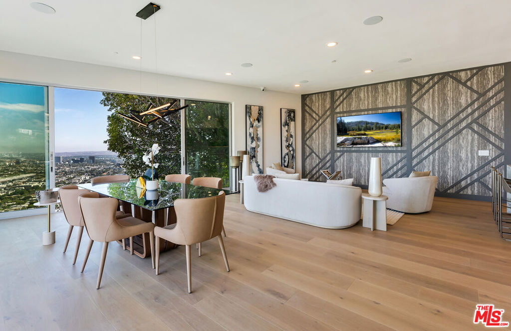 8654 Hollywood Boulevard