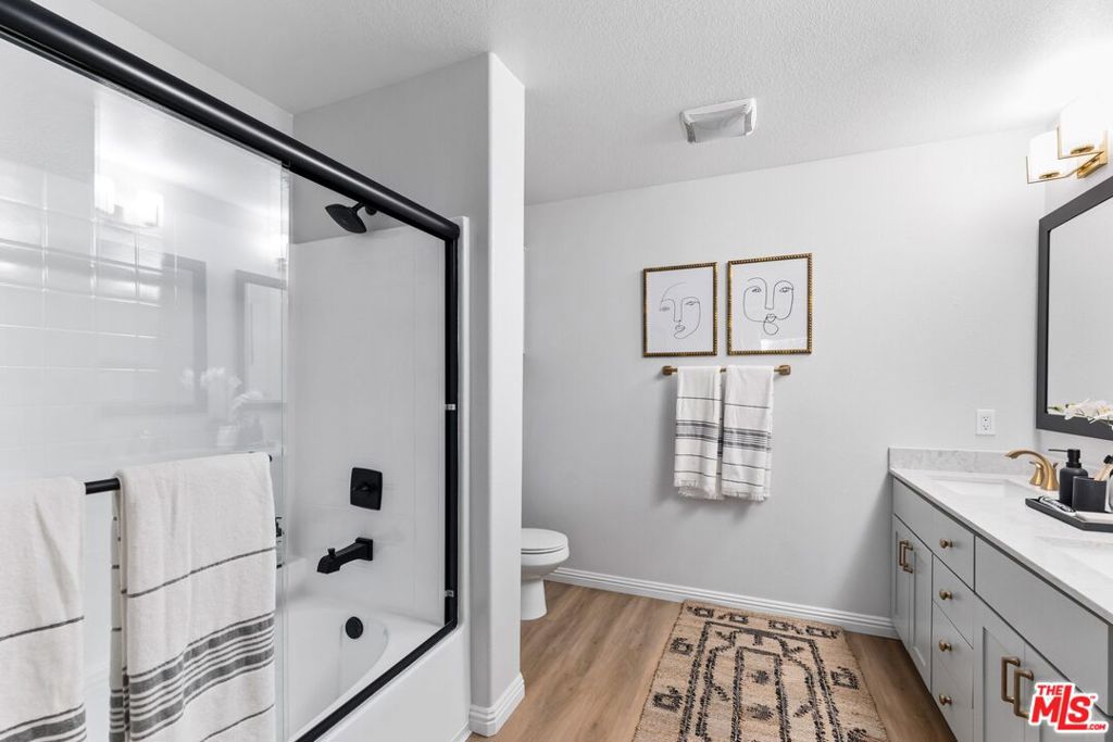 Properties 4 1901 N Buena Vista Street 02-216