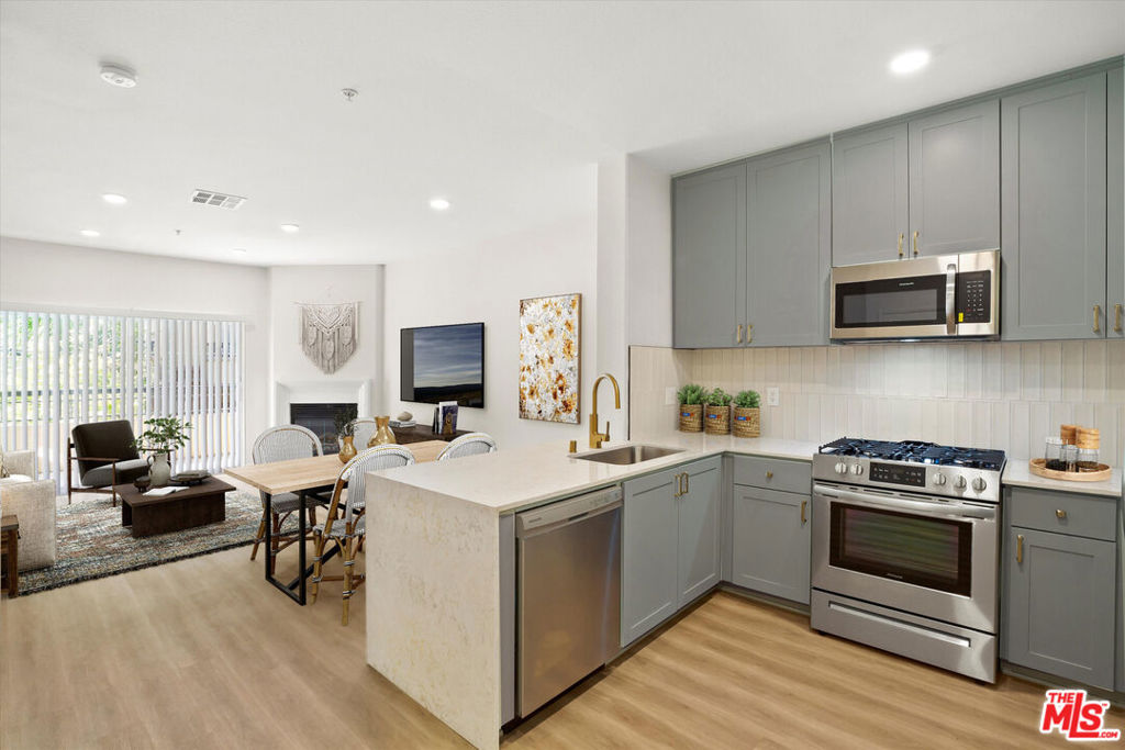 Properties 2 1901 N Buena Vista Street 02-216