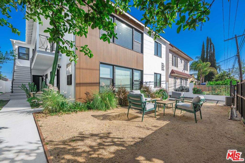 2046 S Burnside Avenue