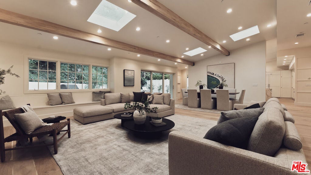 1507 N Bundy Drive