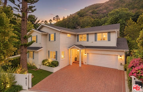 Photo of 1507 N Bundy Drive, Los Angeles, CA 90049 (MLS # 26985379)