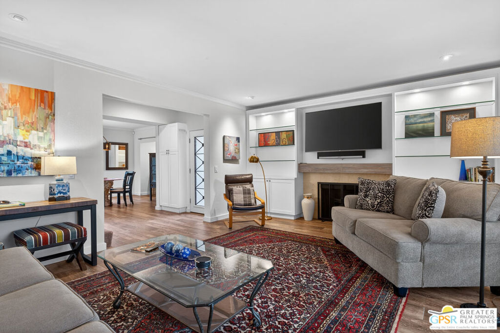 305 W Arenas Road