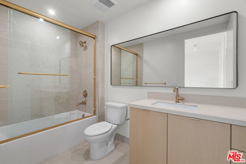 1808 Lincoln Boulevard 202