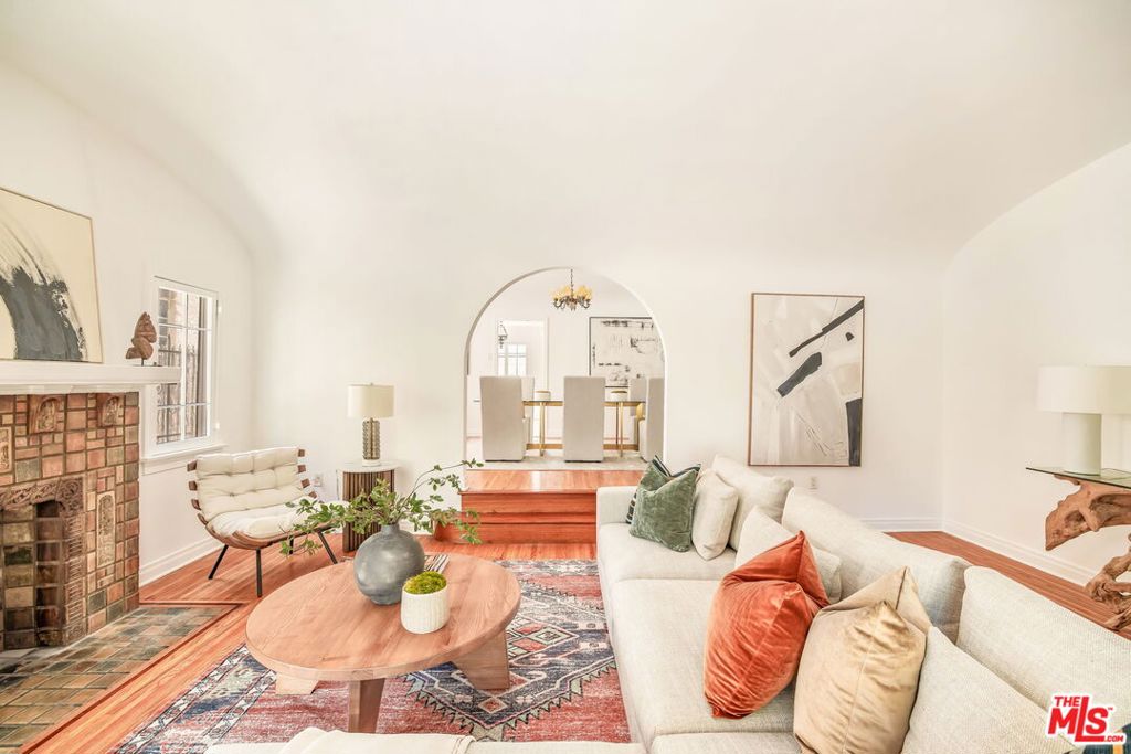 Properties 3 842 S Sycamore Avenue