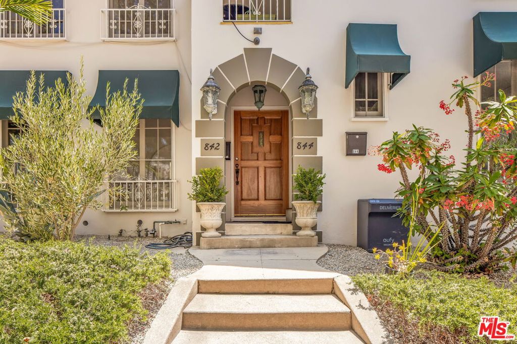 Properties 2 842 S Sycamore Avenue