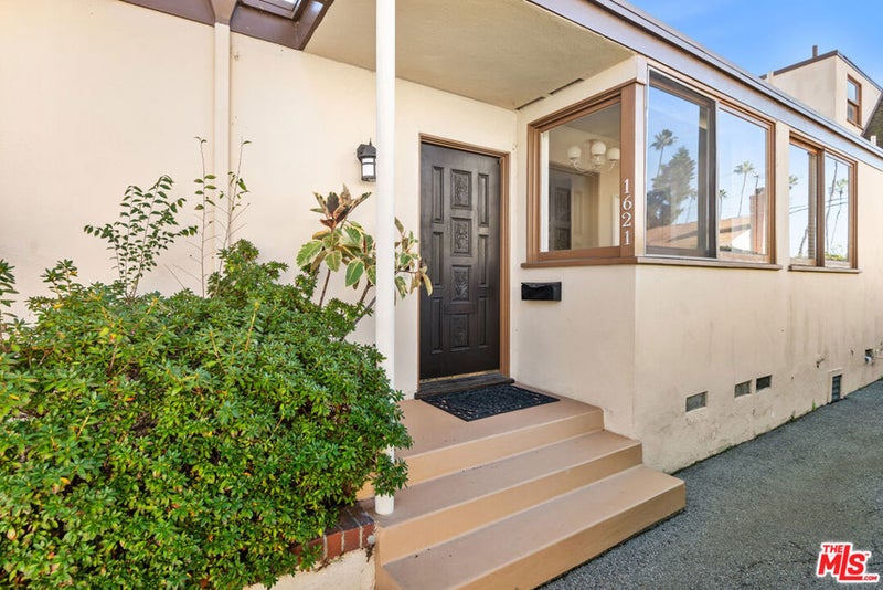 1621 Manning Avenue