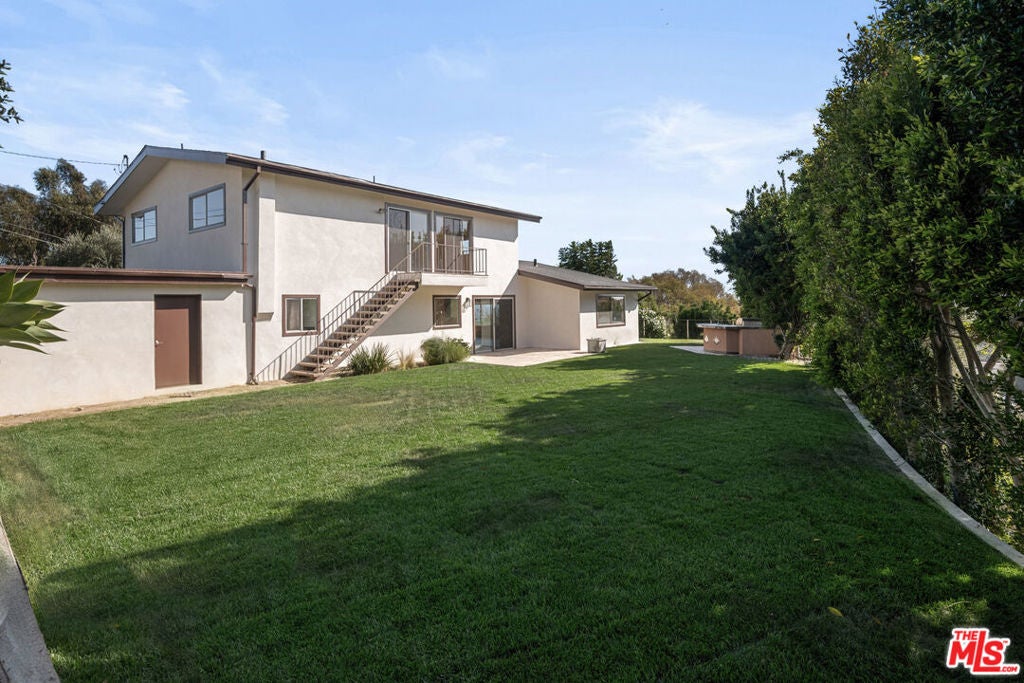 3505 Coast View Drive