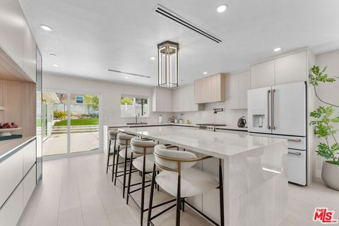 10360 Mcclemont Avenue Tujunga CA 91042