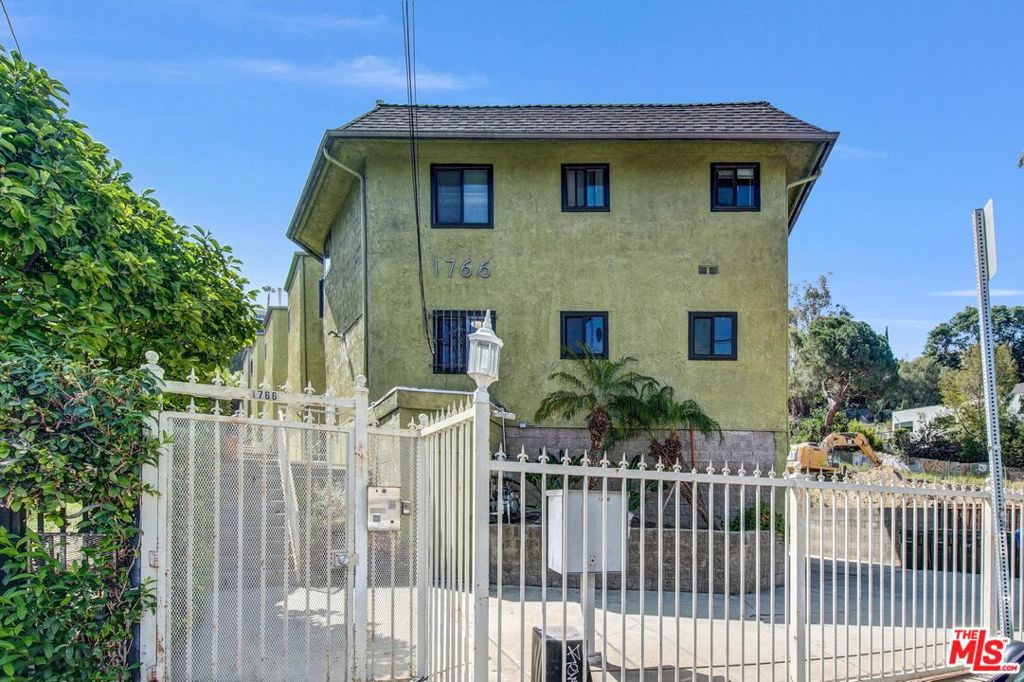 1766 Griffith Park Boulevard 1