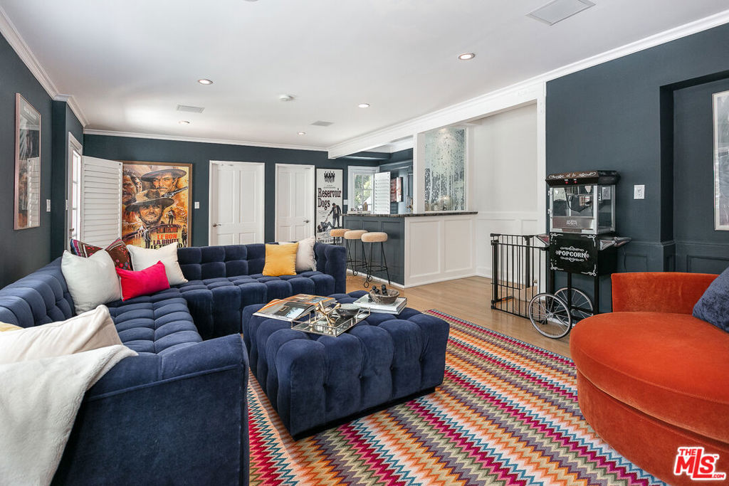 657 N Saltair Avenue