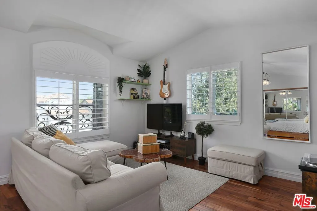 Thousand Oaks, California 91320, United States, 4 Bedrooms Bedrooms, ,3 BathroomsBathrooms,Residential,Active,210740