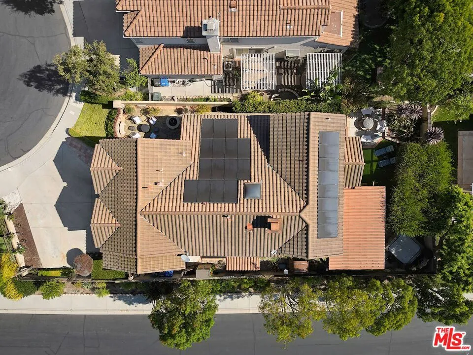 Thousand Oaks, California 91320, United States, 4 Bedrooms Bedrooms, ,3 BathroomsBathrooms,Residential,Active,210740