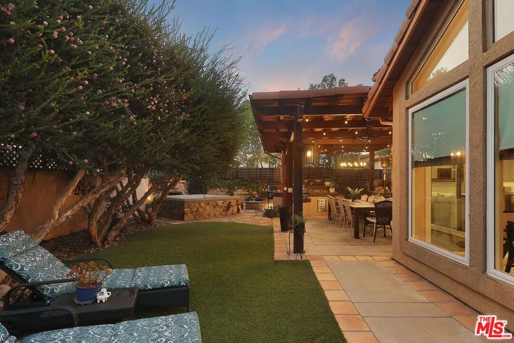 Thousand Oaks, California 91320, United States, 4 Bedrooms Bedrooms, ,3 BathroomsBathrooms,Residential,Active,210740