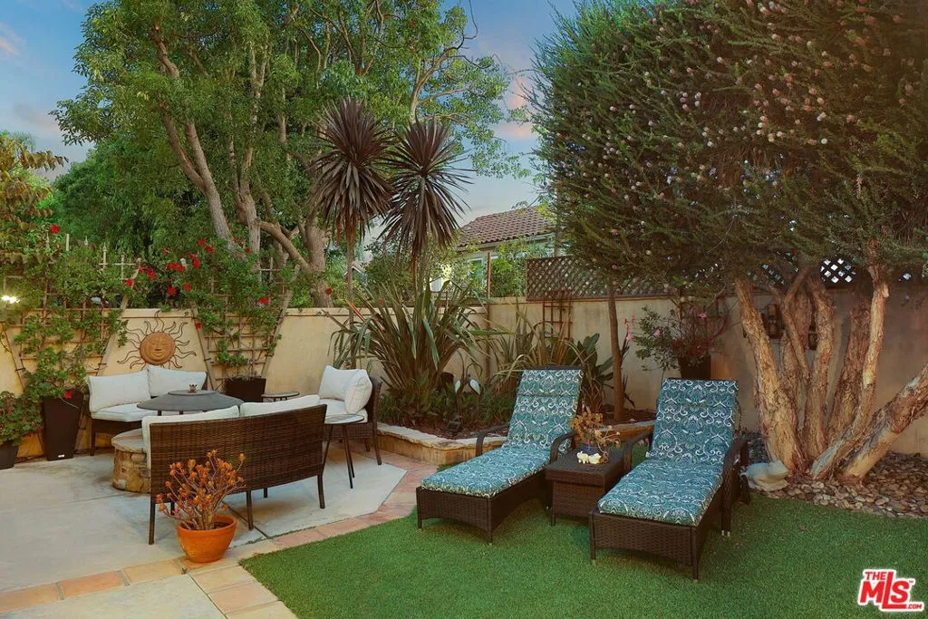 Thousand Oaks, California 91320, United States, 4 Bedrooms Bedrooms, ,3 BathroomsBathrooms,Residential,Active,210740