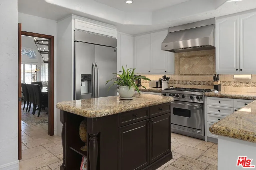 Thousand Oaks, California 91320, United States, 4 Bedrooms Bedrooms, ,3 BathroomsBathrooms,Residential,Active,210740