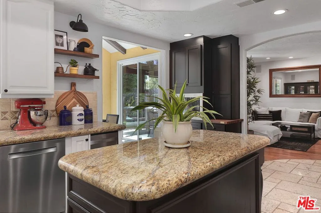 Thousand Oaks, California 91320, United States, 4 Bedrooms Bedrooms, ,3 BathroomsBathrooms,Residential,Active,210740