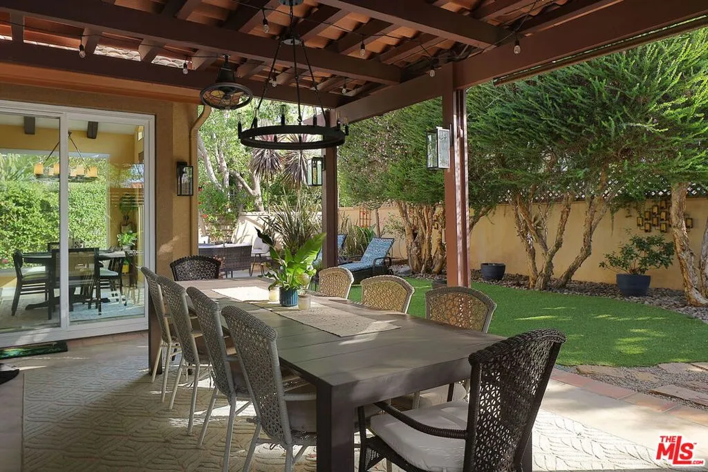 Thousand Oaks, California 91320, United States, 4 Bedrooms Bedrooms, ,3 BathroomsBathrooms,Residential,Active,210740