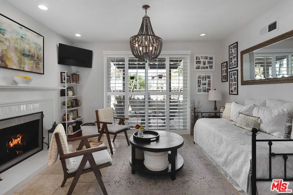 Thousand Oaks, California 91320, United States, 4 Bedrooms Bedrooms, ,3 BathroomsBathrooms,Residential,Active,210740