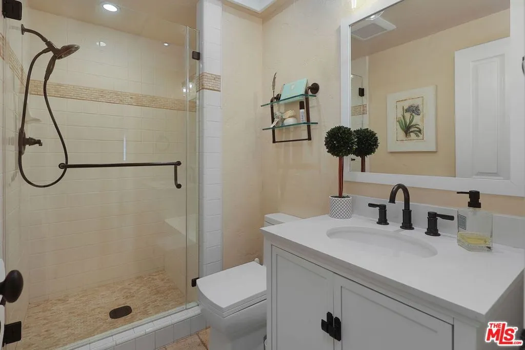 Thousand Oaks, California 91320, United States, 4 Bedrooms Bedrooms, ,3 BathroomsBathrooms,Residential,Active,210740