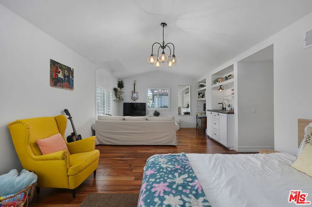 Thousand Oaks, California 91320, United States, 4 Bedrooms Bedrooms, ,3 BathroomsBathrooms,Residential,Active,210740