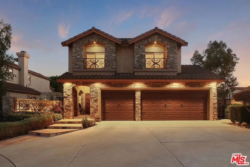 Thousand Oaks, California 91320, United States, 4 Bedrooms Bedrooms, ,3 BathroomsBathrooms,Residential,Active,210740