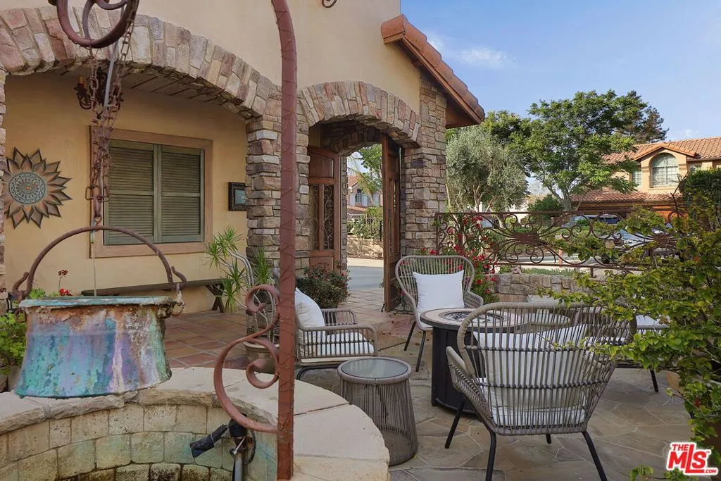 Thousand Oaks, California 91320, United States, 4 Bedrooms Bedrooms, ,3 BathroomsBathrooms,Residential,Active,210740