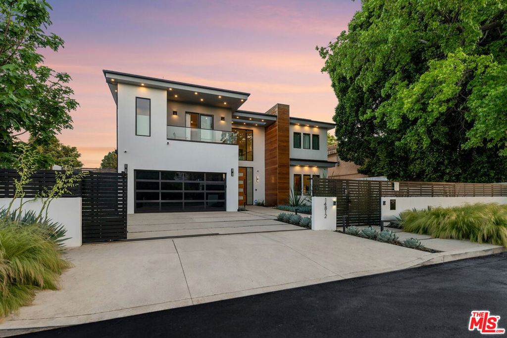 Properties 1 14812 Morrison Street