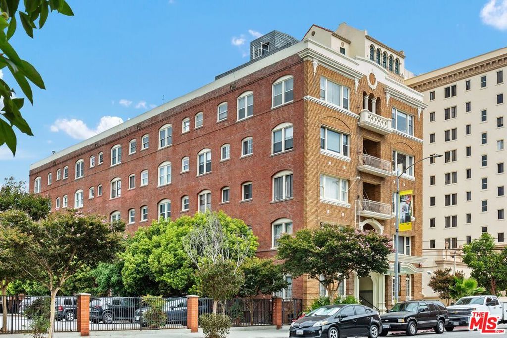 325 W 3rd Street 502