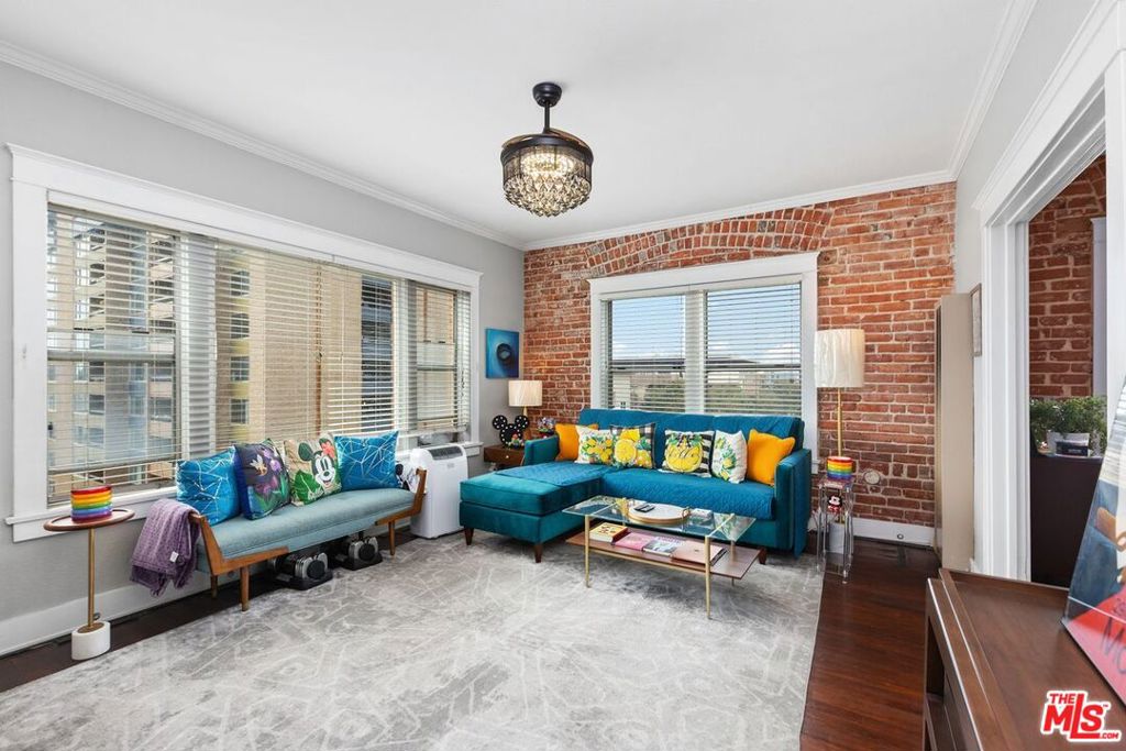 325 W 3rd Street 502