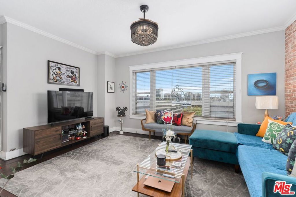 325 W 3rd Street 502