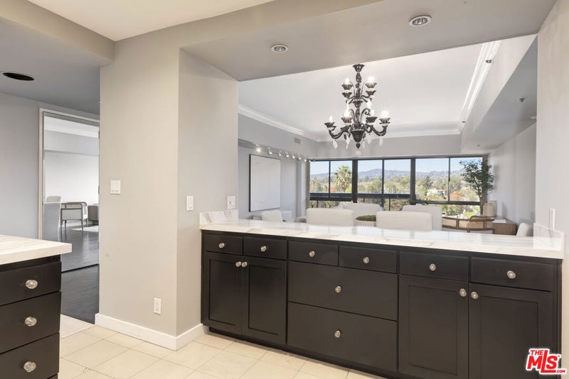 10445 Wilshire Boulevard 703