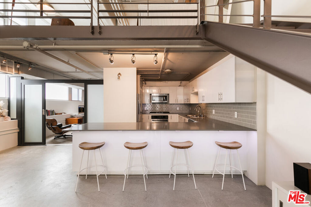 1130 S Flower Street 103